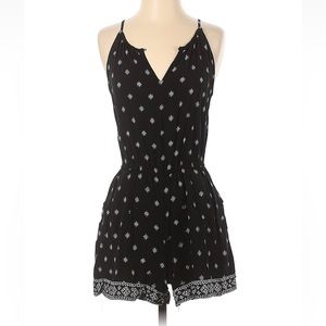 Beautiful Old Navy Black & White Romper in Size Small